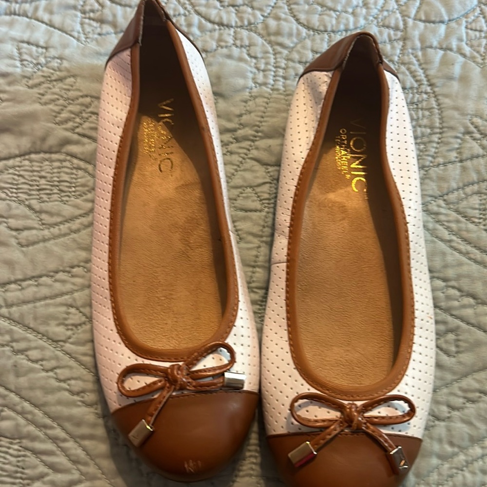 Vionic ballet flats